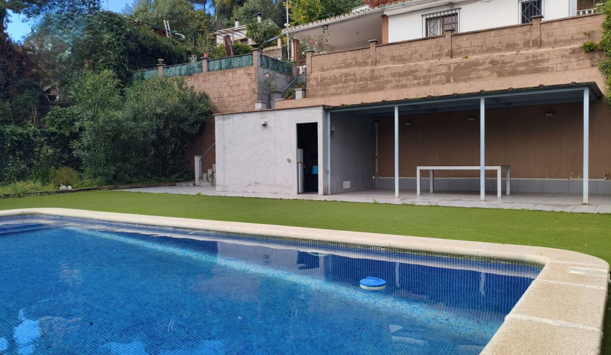Tota la casa desde costat piscina